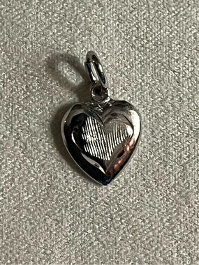 ♥️ Tiny Silver Heart Charm/Pendant Necklace Accent